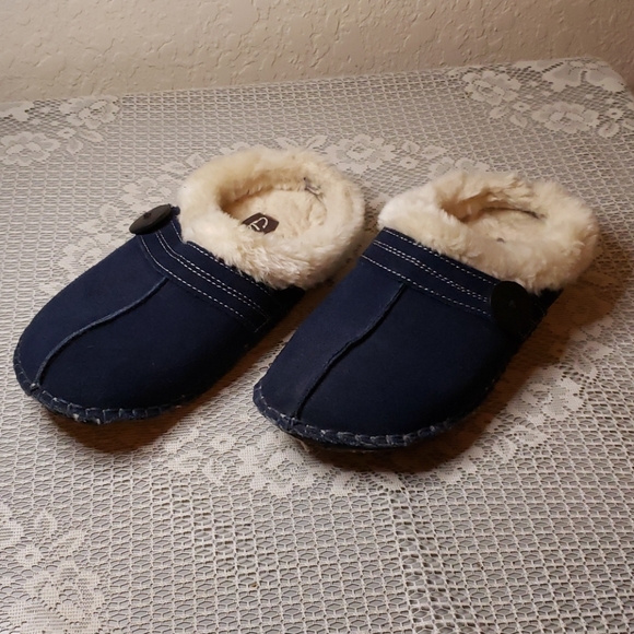 clarks shearling slippers
